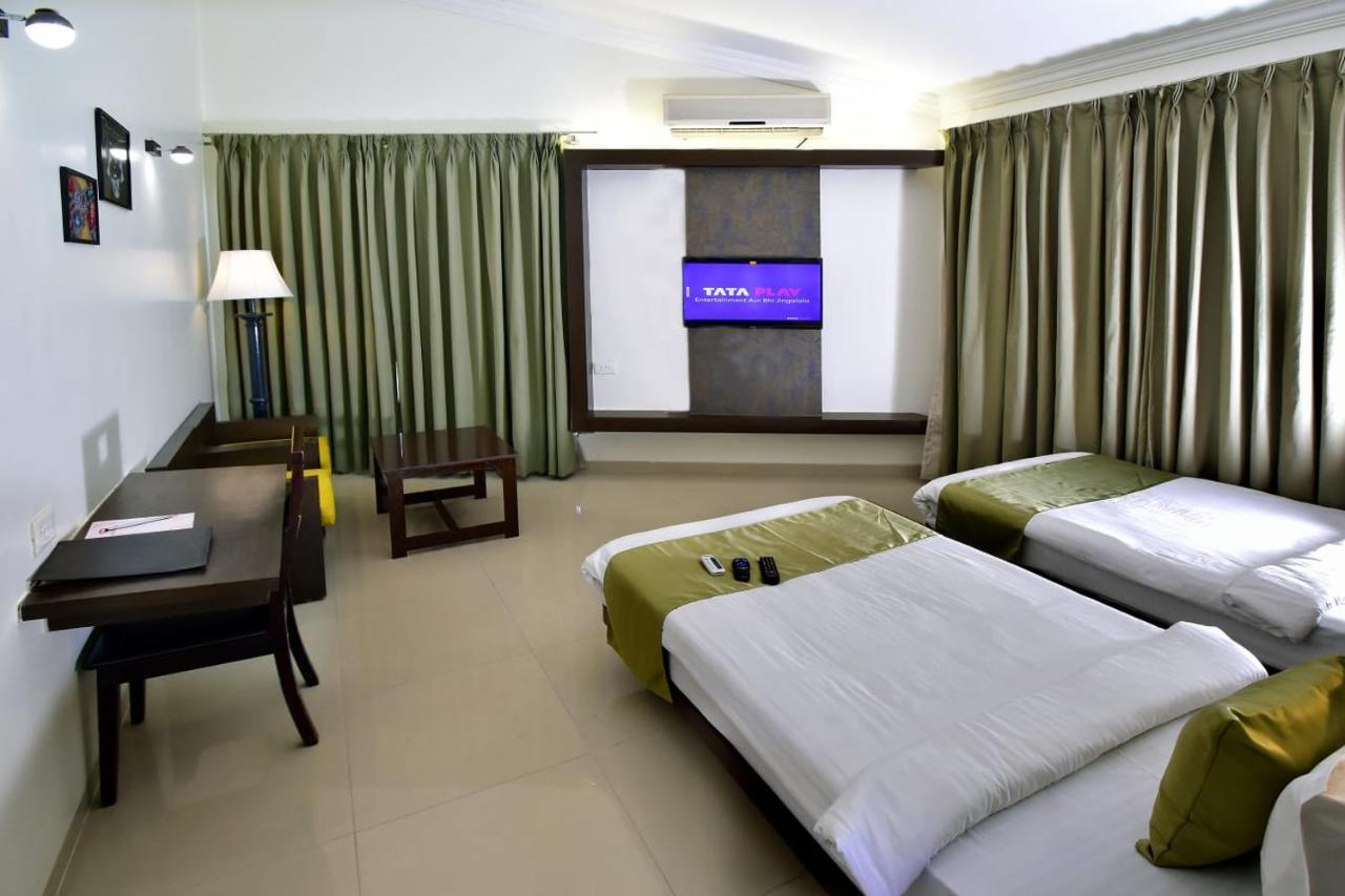 Mālegaon Caves County Resort מראה חיצוני תמונה