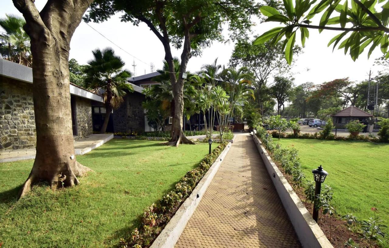 Mālegaon Caves County Resort מראה חיצוני תמונה