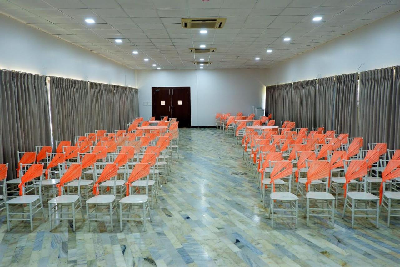 Mālegaon Caves County Resort מראה חיצוני תמונה