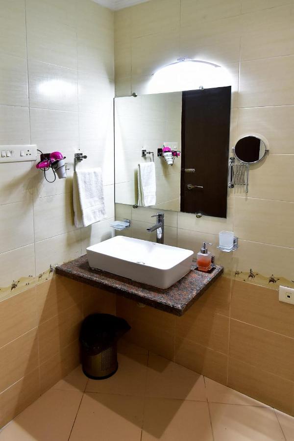 Mālegaon Caves County Resort מראה חיצוני תמונה