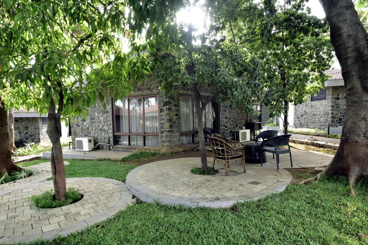 Mālegaon Caves County Resort מראה חיצוני תמונה