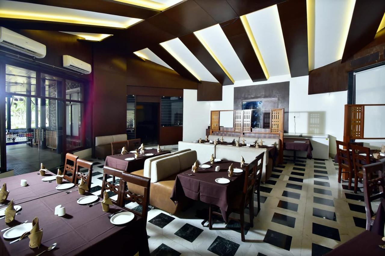 Mālegaon Caves County Resort מראה חיצוני תמונה
